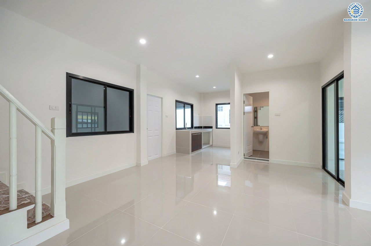 บ้านมือสองตกแต่งใหม่ โครงการ ชัยพัฒน์ เพิ่มสิน บ้านเดี่ยวหลังใหญ่ เนื้อที่ 63.8 ตร.ว. ฟังก์ชัน 3 ห้องนอน 2 ห้องน้ำ พร้อมห้องอเนกประสงค์ชั้นล่าง 1 ห้อง จอดรถได้ 1 คัน บนทำเลเดินทางสะดวก เชื่อมต่อถ.สายไหม, ถ.พหลโยธิน ใกล้สนามบินดอนเมือง และ ใกล้จุดขึ้นทางด่วน"ฉลองรัช"...